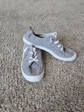 Sole Mates Womens Canvas Lace-Up Low Top Sneakers Gray/White US 9 Casual Comfort